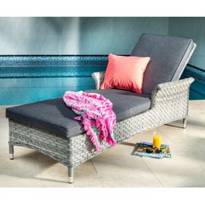 Heritage Lounger with Cushion